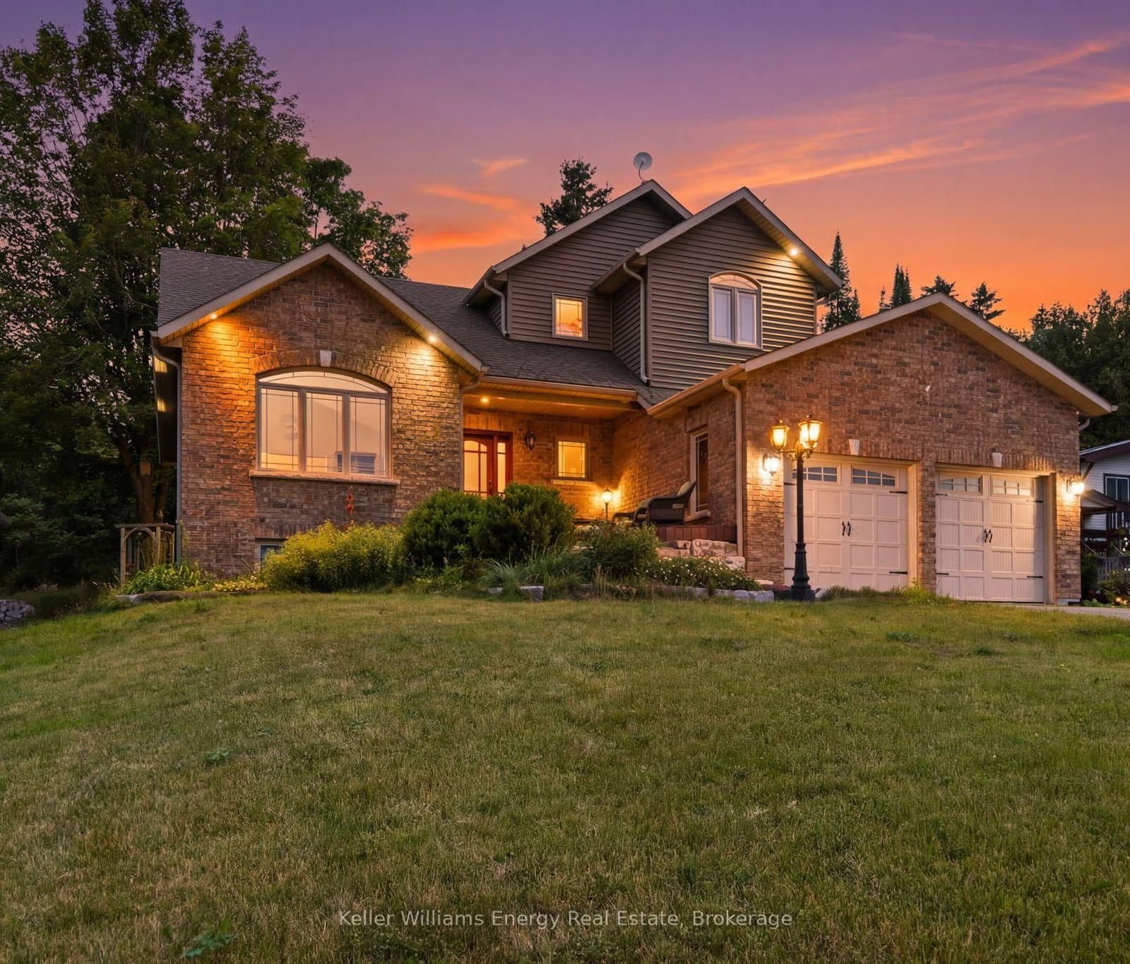 3-bedroom Detached at 332 Carnegie Beach Road