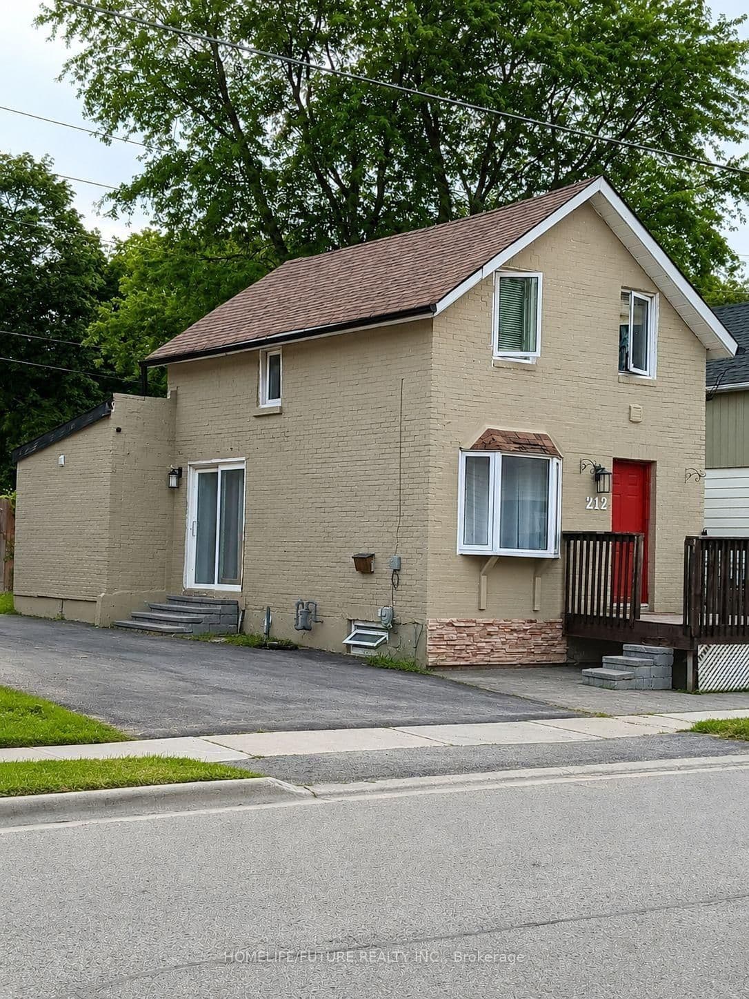 3-bedroom Detached at 212 Court Street