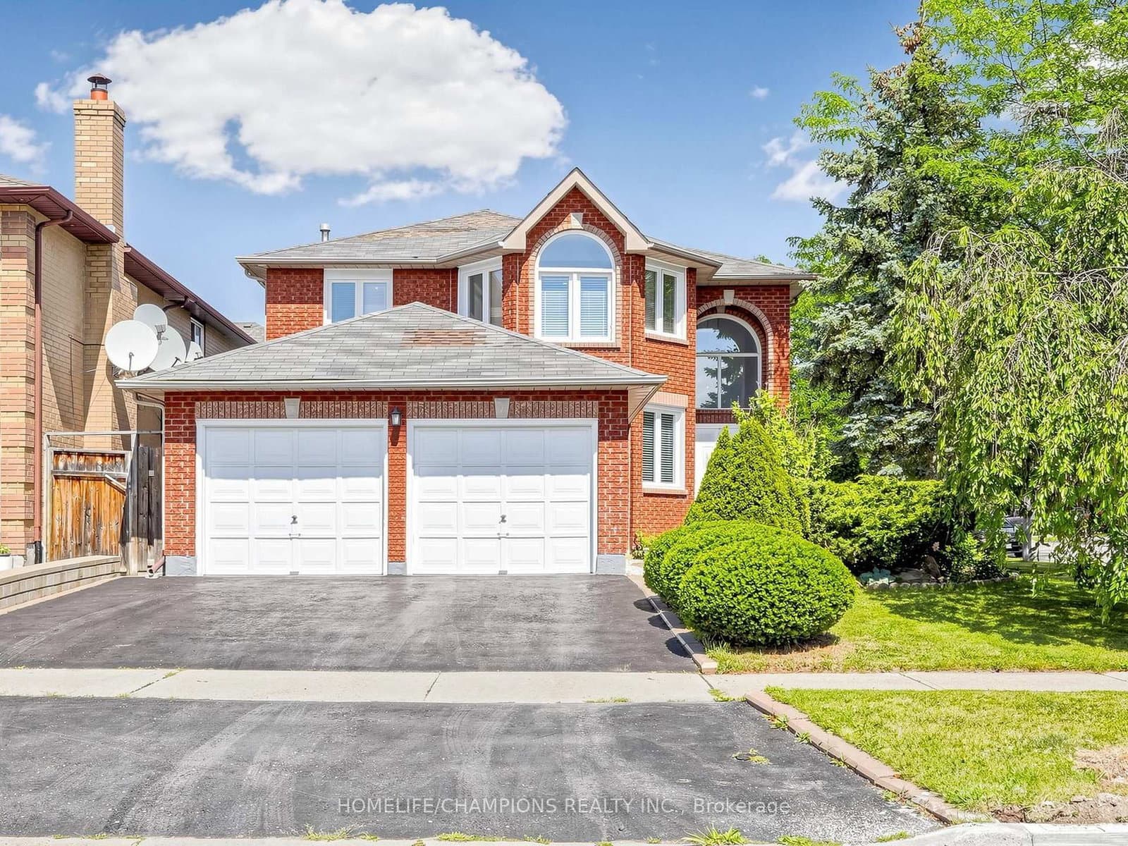 4-bedroom Detached at 1622 Sandhurst Crescent