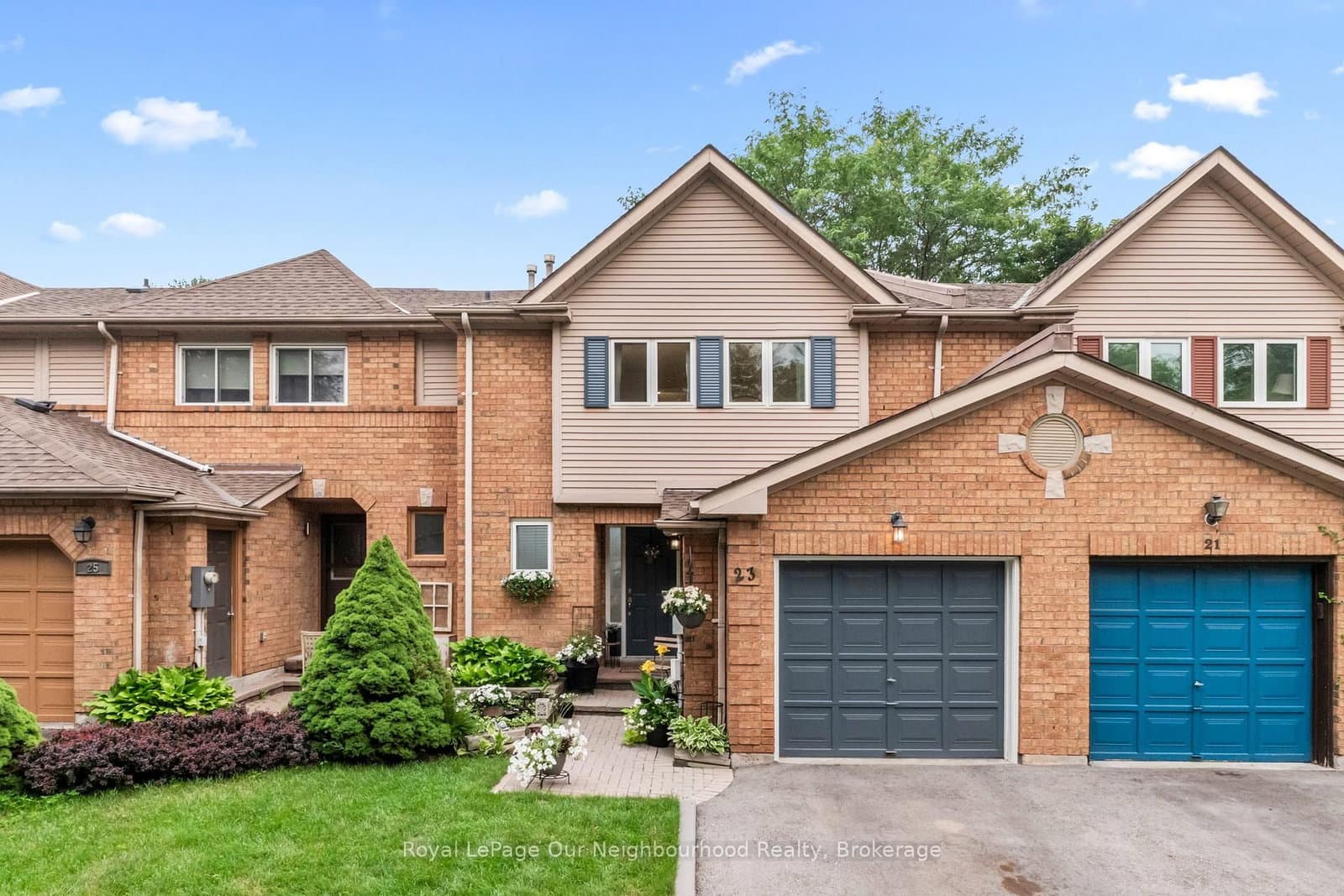 3-bedroom Att/Row/Townhouse at 23 Woodward Drive