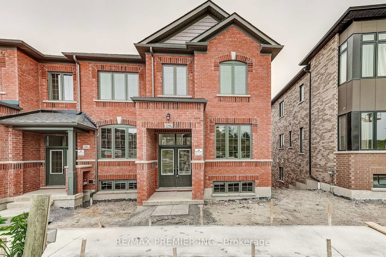 4-bedroom Att/Row/Townhouse at 1259 Winding Woods Trail
