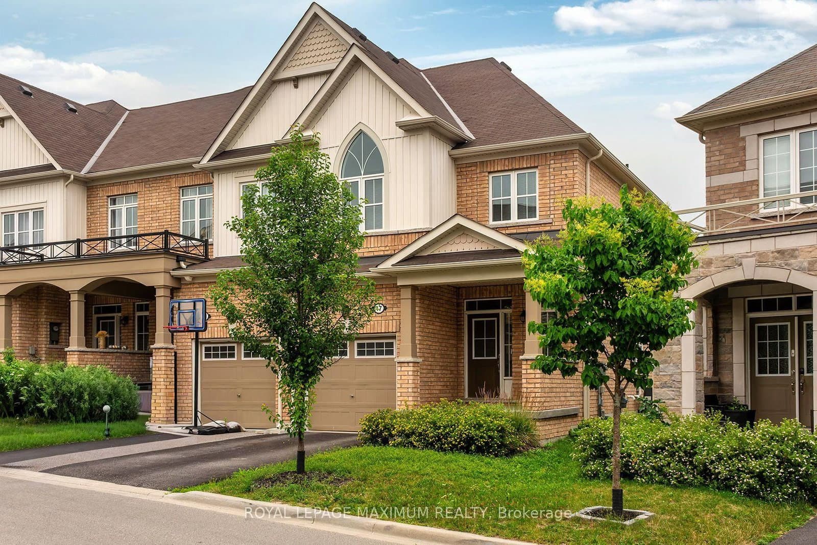 3-bedroom Att/Row/Townhouse at 17 Brent Crescent