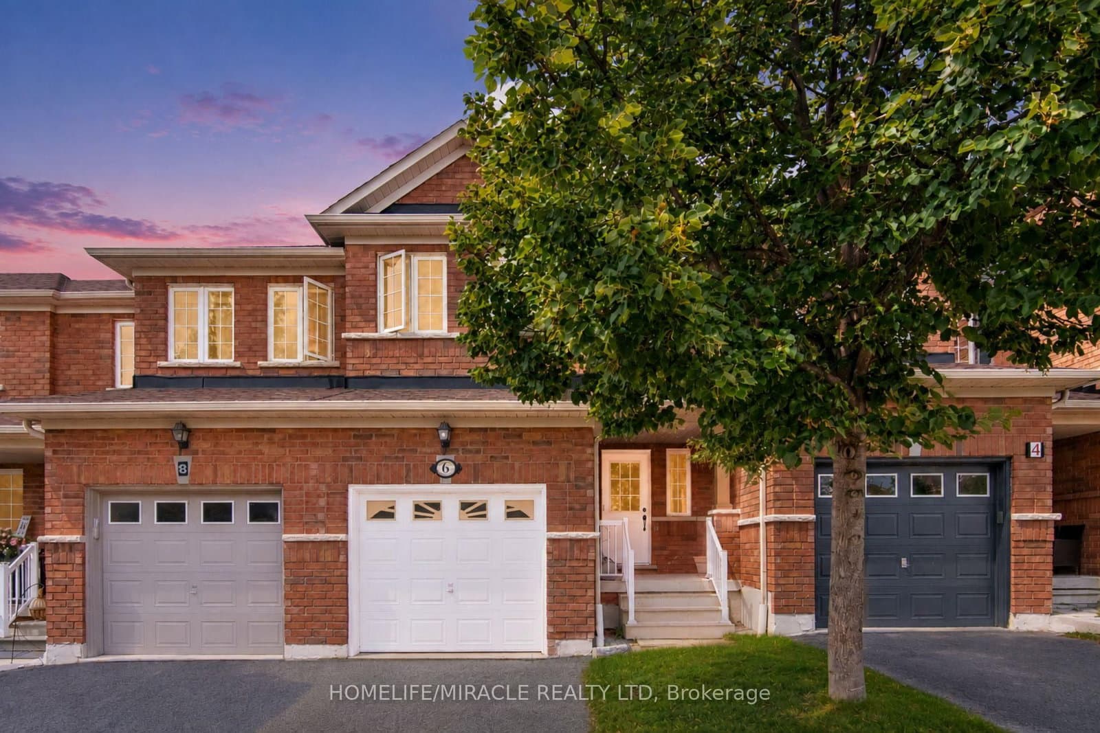 2-bedroom Att/Row/Townhouse at 6 Barkdale Way