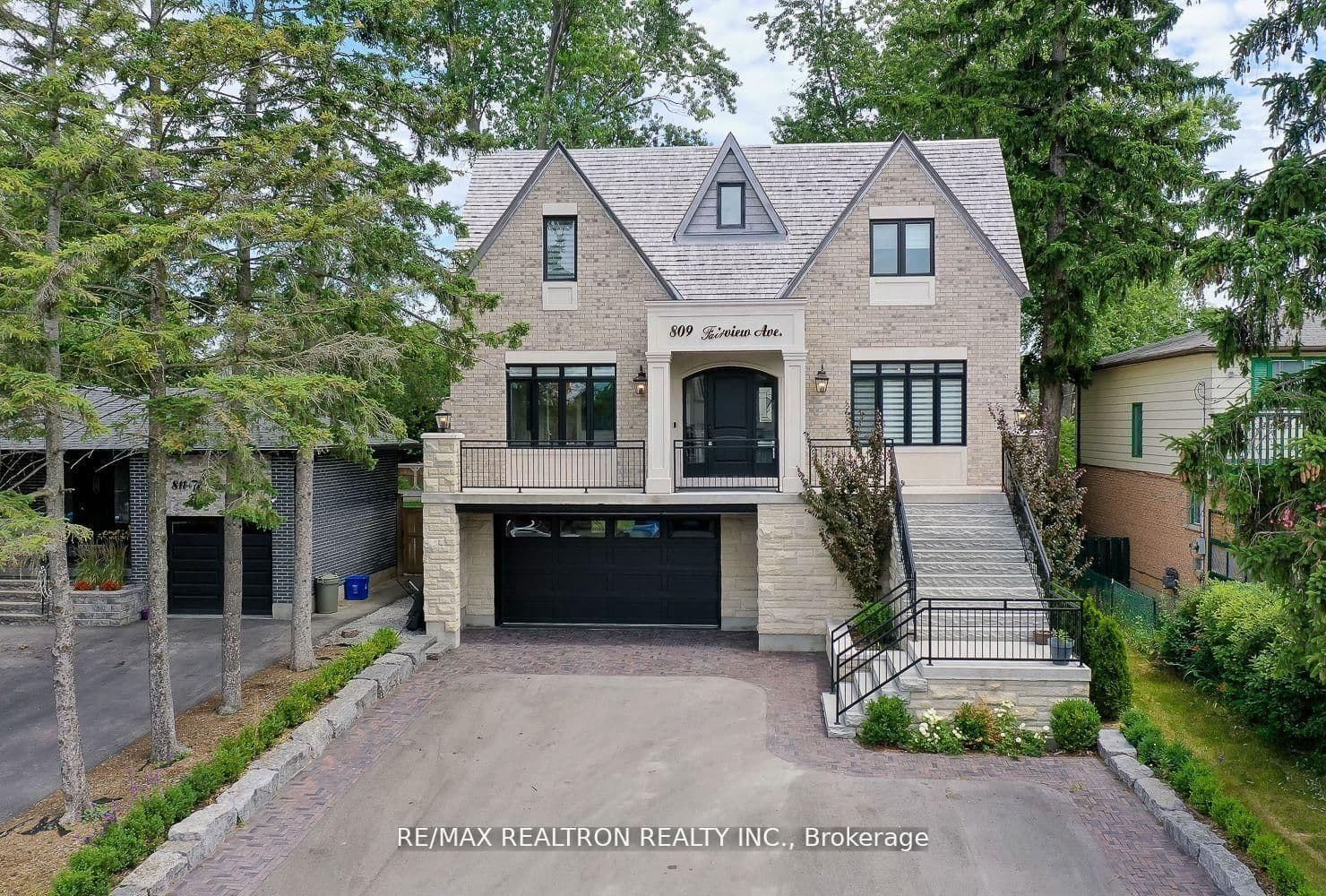 4-bedroom Detached at 809 Fairview Avenue