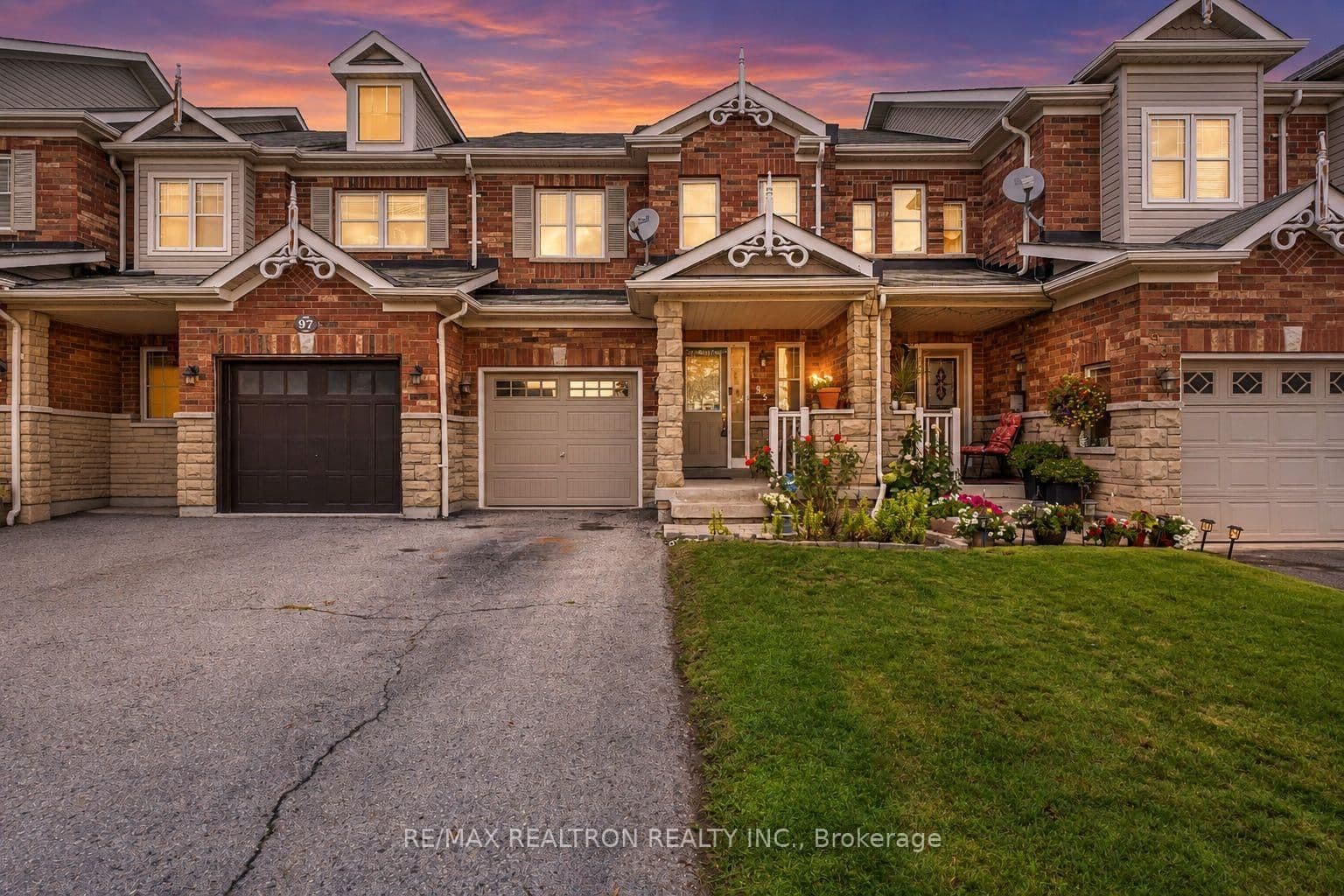 3-bedroom Att/Row/Townhouse at 95 Beer Crescent