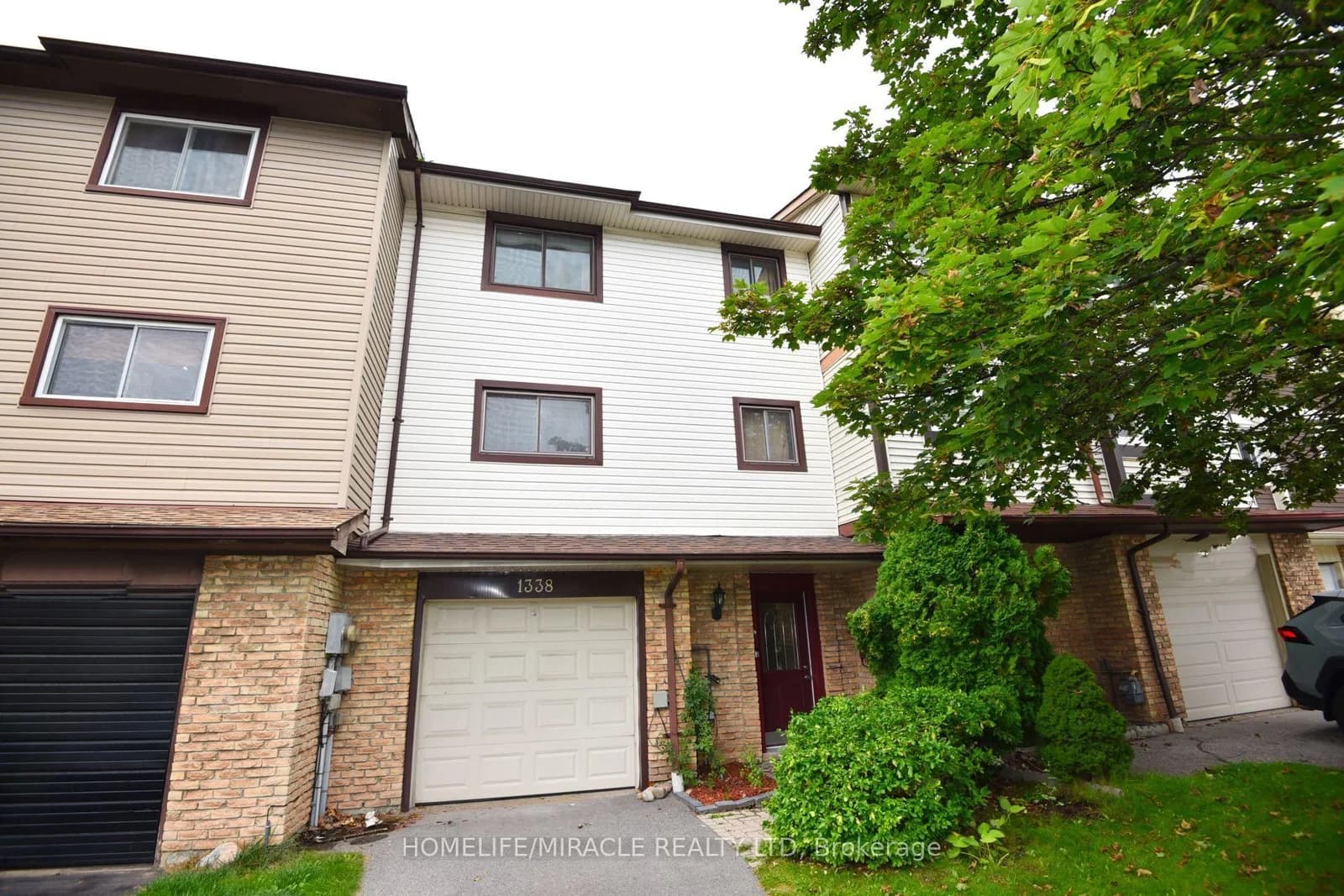 3-bedroom Att/Row/Townhouse at 1338 Brands Court