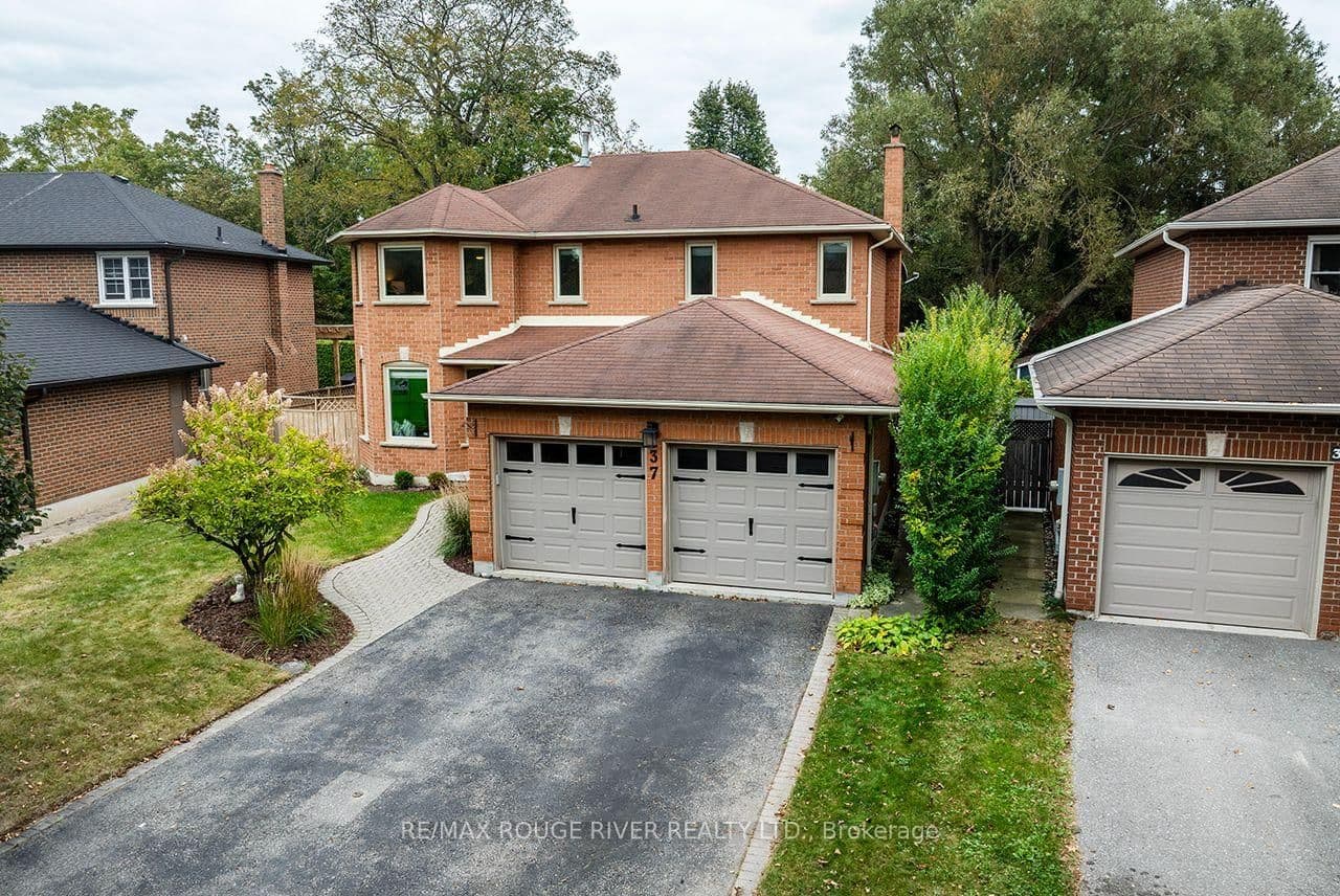 4-bedroom Detached at 37 Wyndfield Crescent