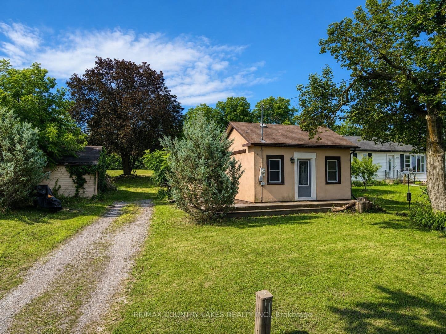 1-bedroom Detached at 607 Simcoe Street