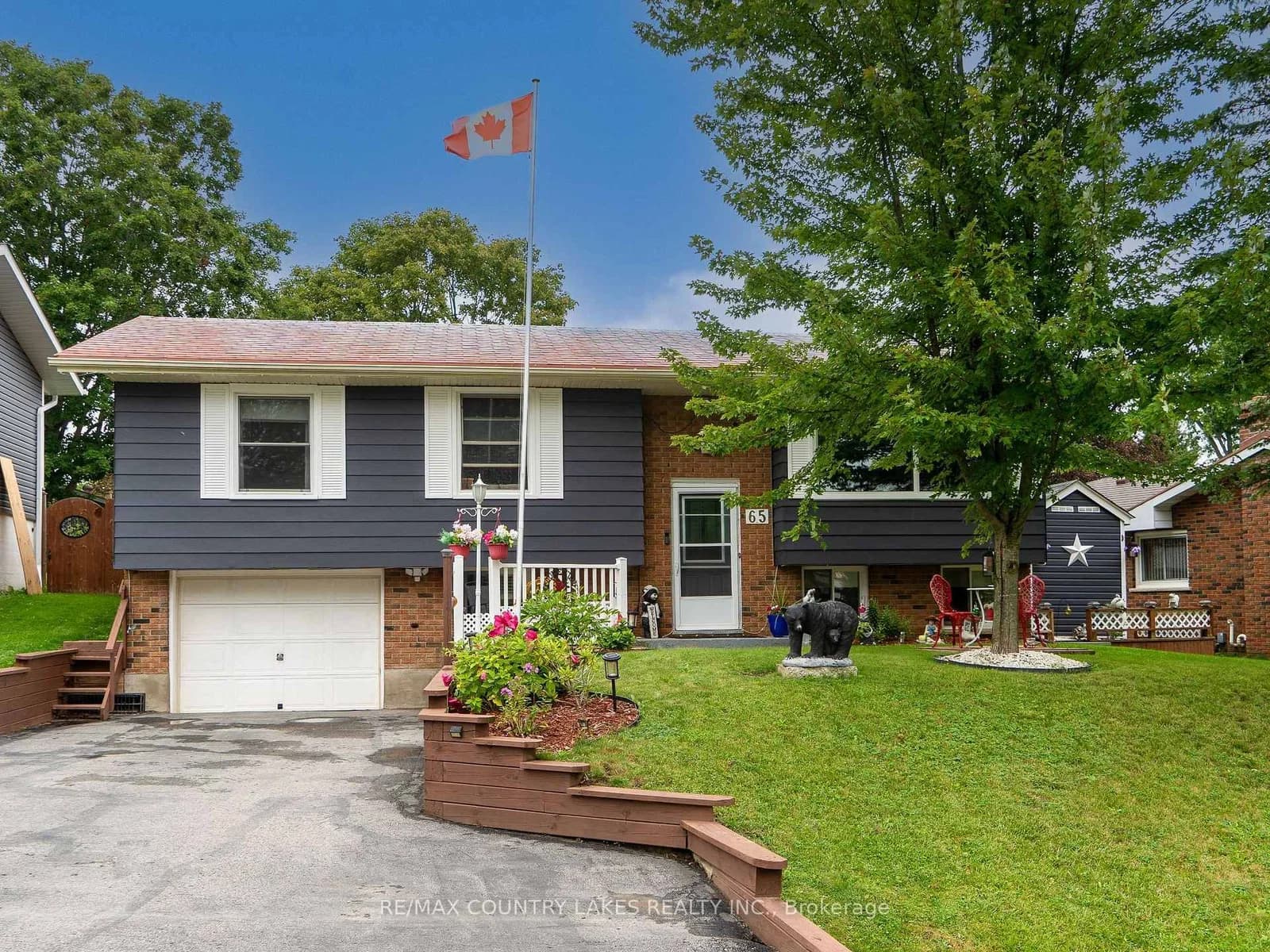 3-bedroom Detached at 65 Beaver Ridge Drive