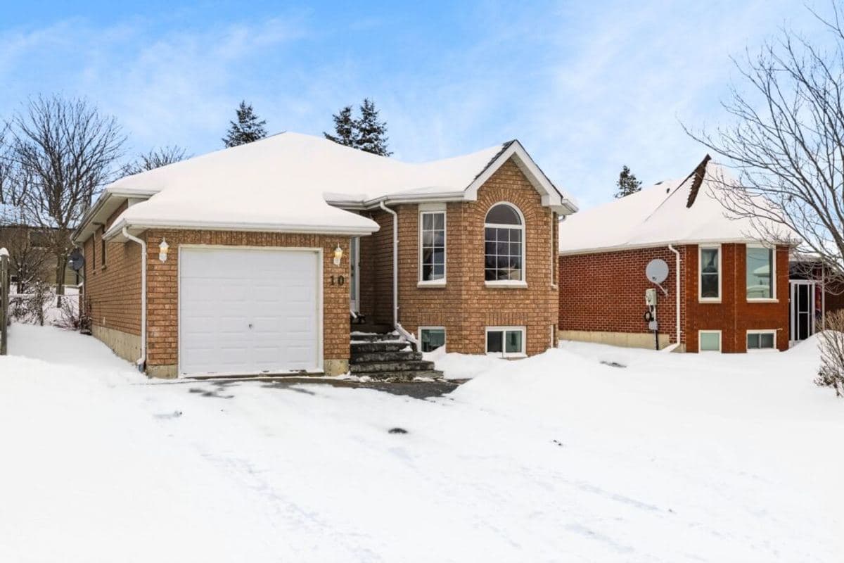 10 McGibbon Blvd