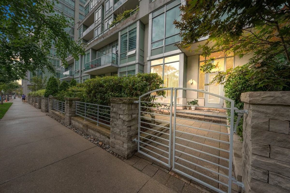 121-120 Homewood Ave