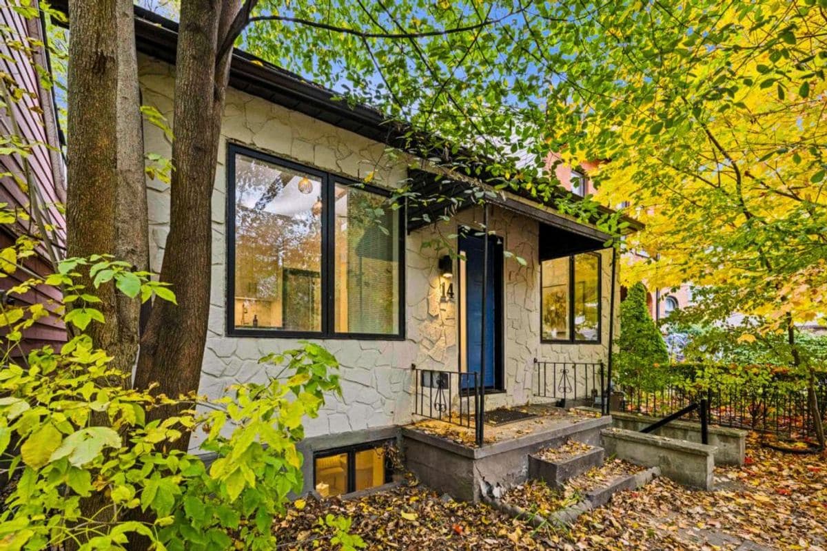 Helping Your Aging Parents Sell Their Home: A Family Guide