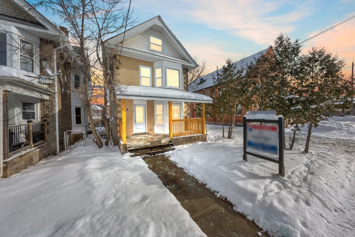 184 Park St N.