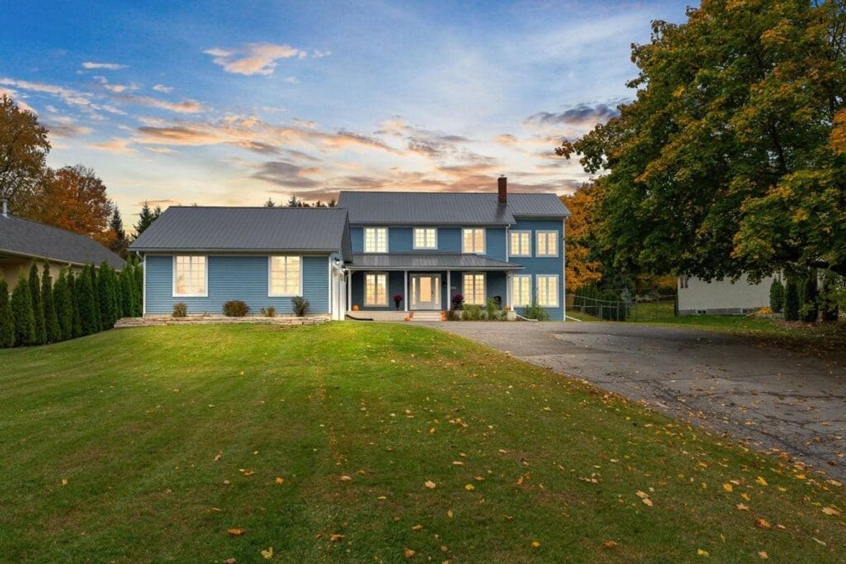19 Ambleside Dr