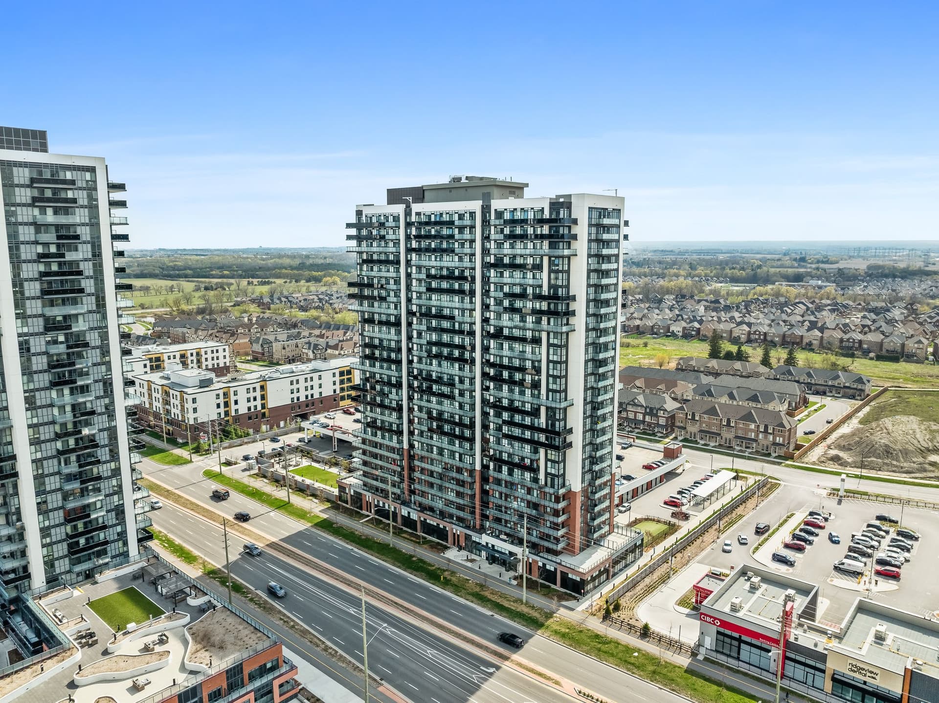 2550 Simcoe St N #1713, Oshawa - living area