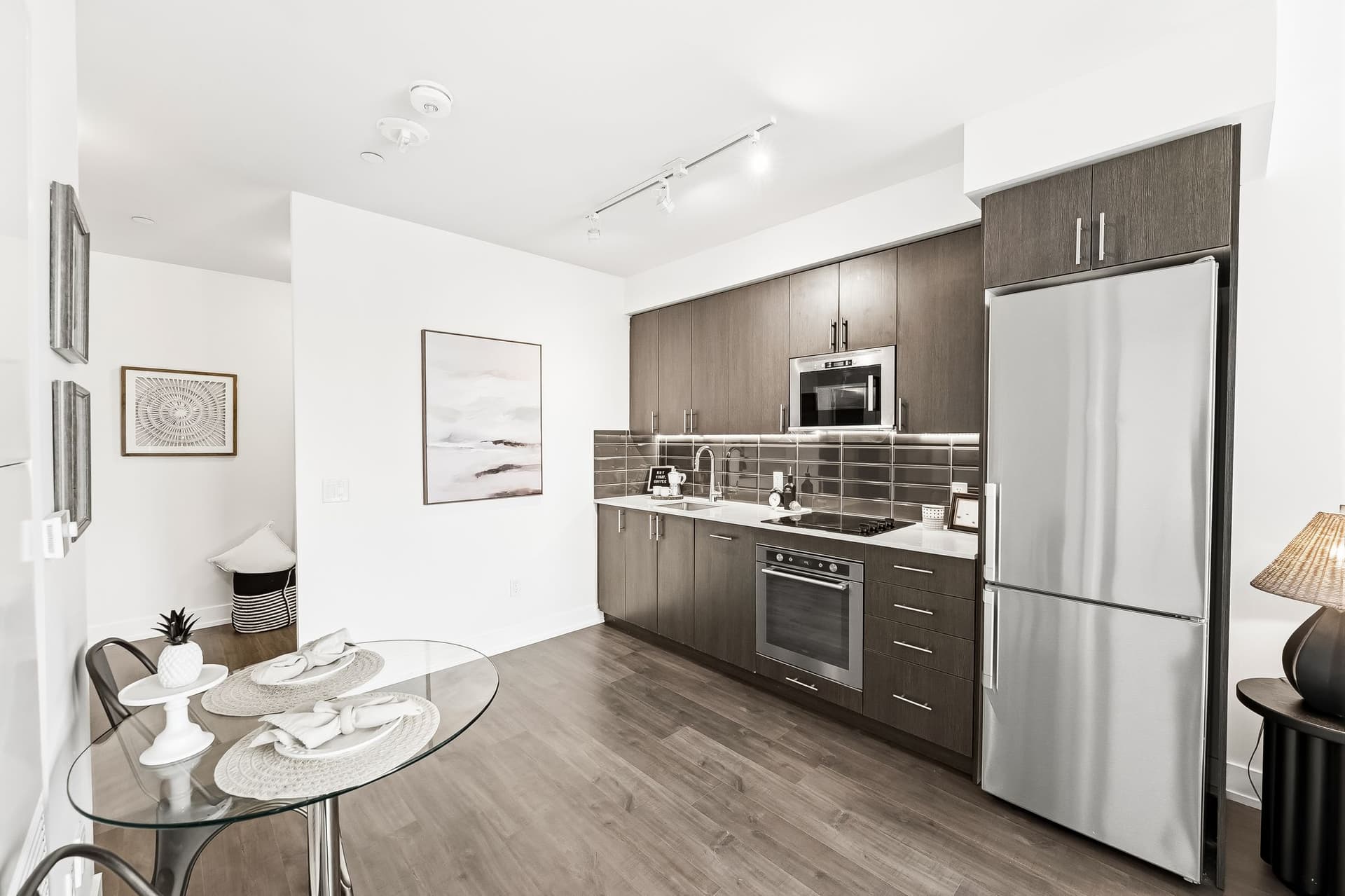 Quartz, Stainless, And A Kitchen That Actually Cooks