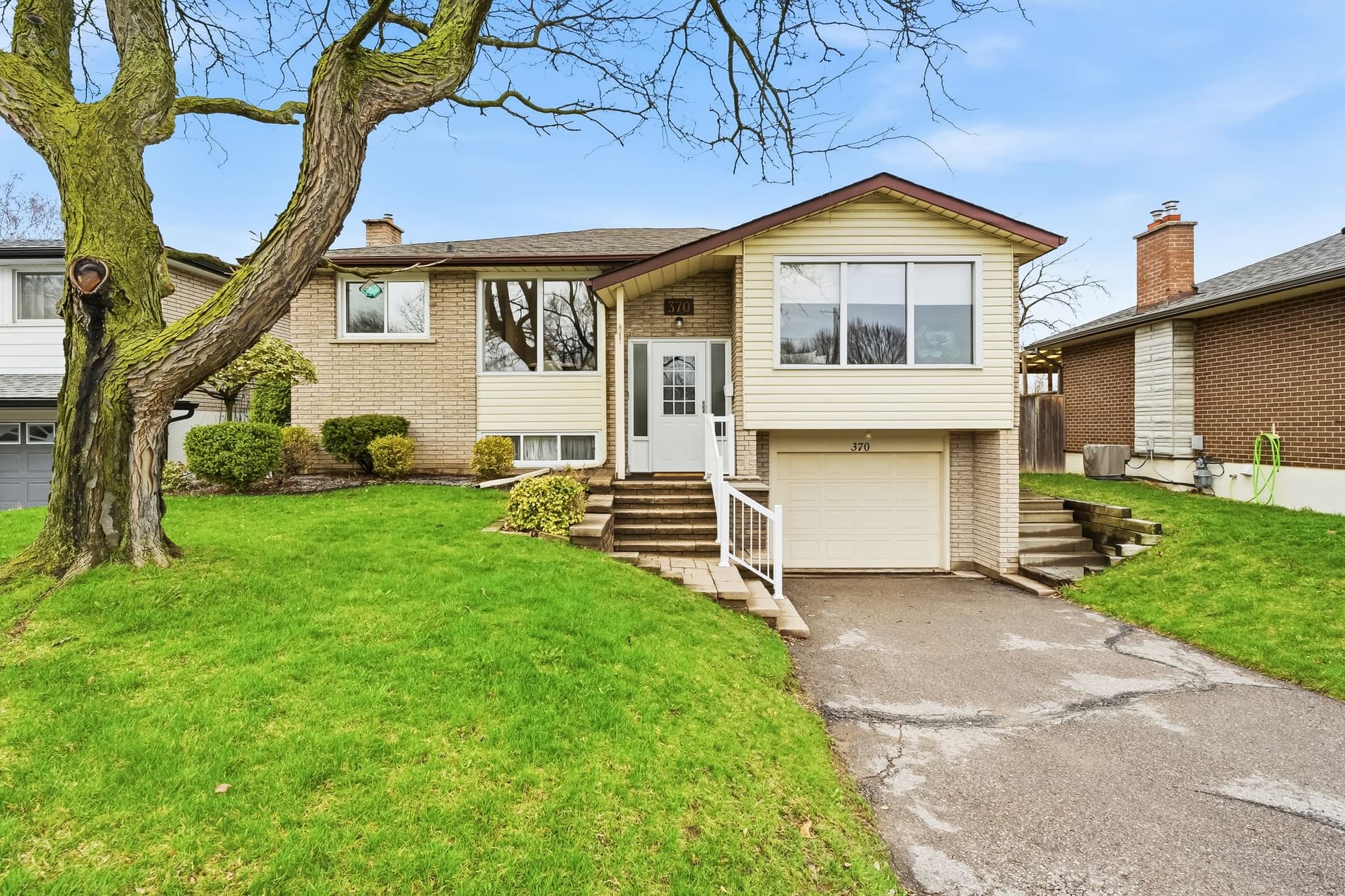 370 Hillcroft St, Oshawa - exterior