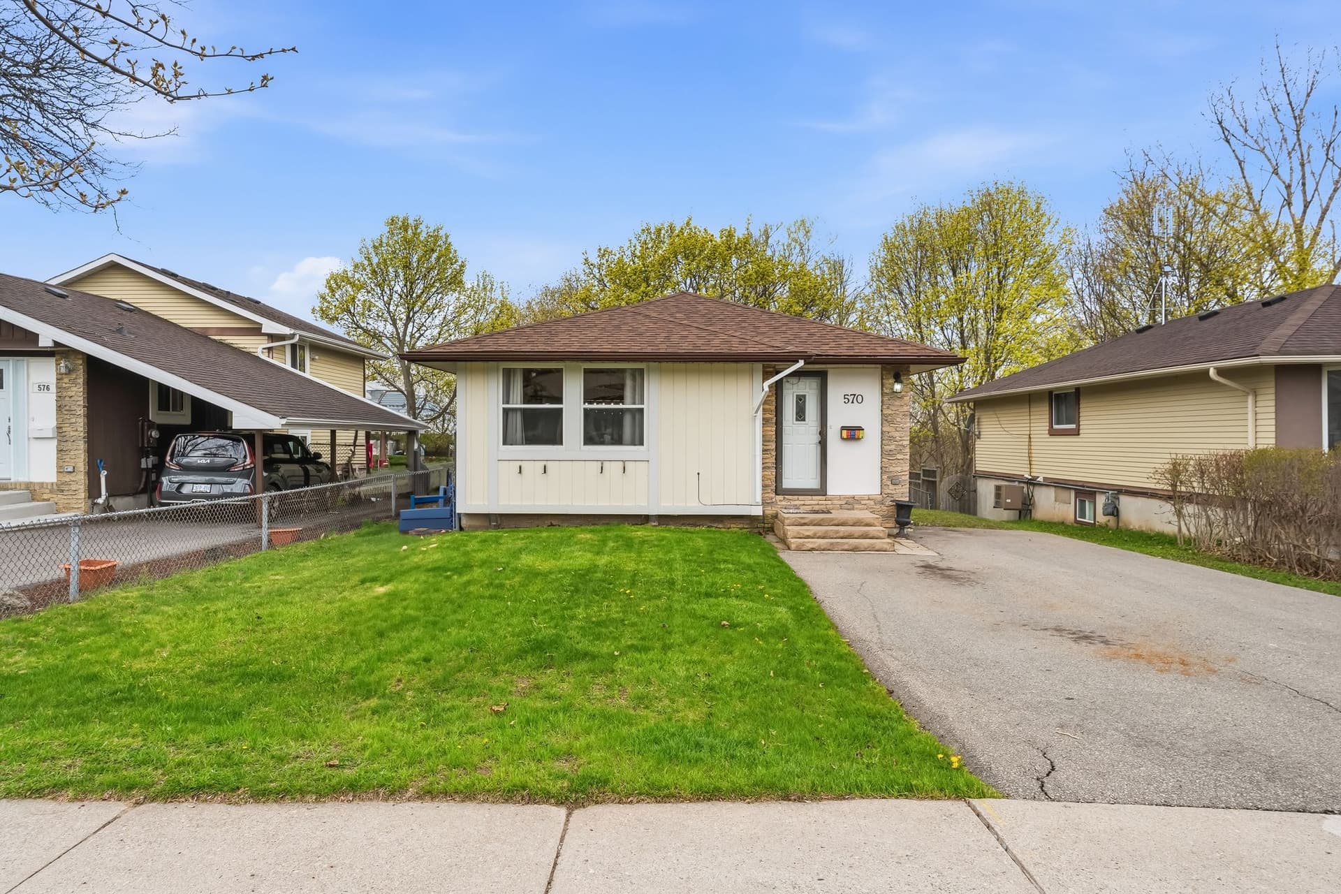 570 Annandale St, Oshawa - front exterior