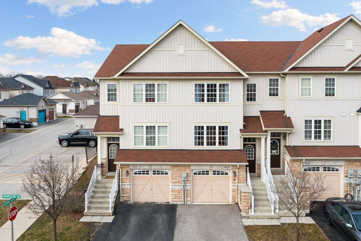 6 Farmstead Dr