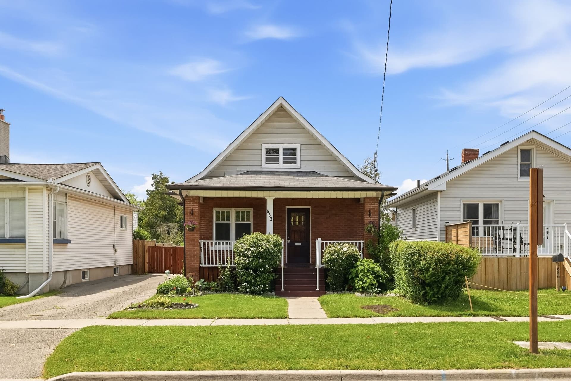 652 Hortop St, Oshawa - front exterior