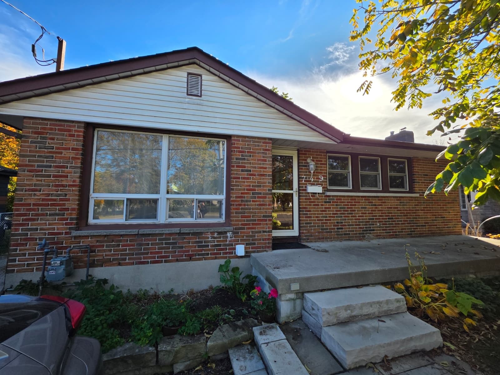 749 King St W, Oshawa - front exterior