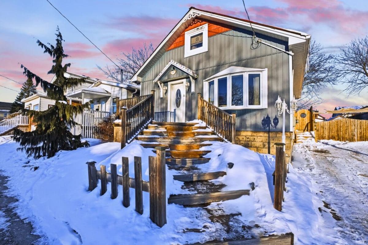 77 Westmount St