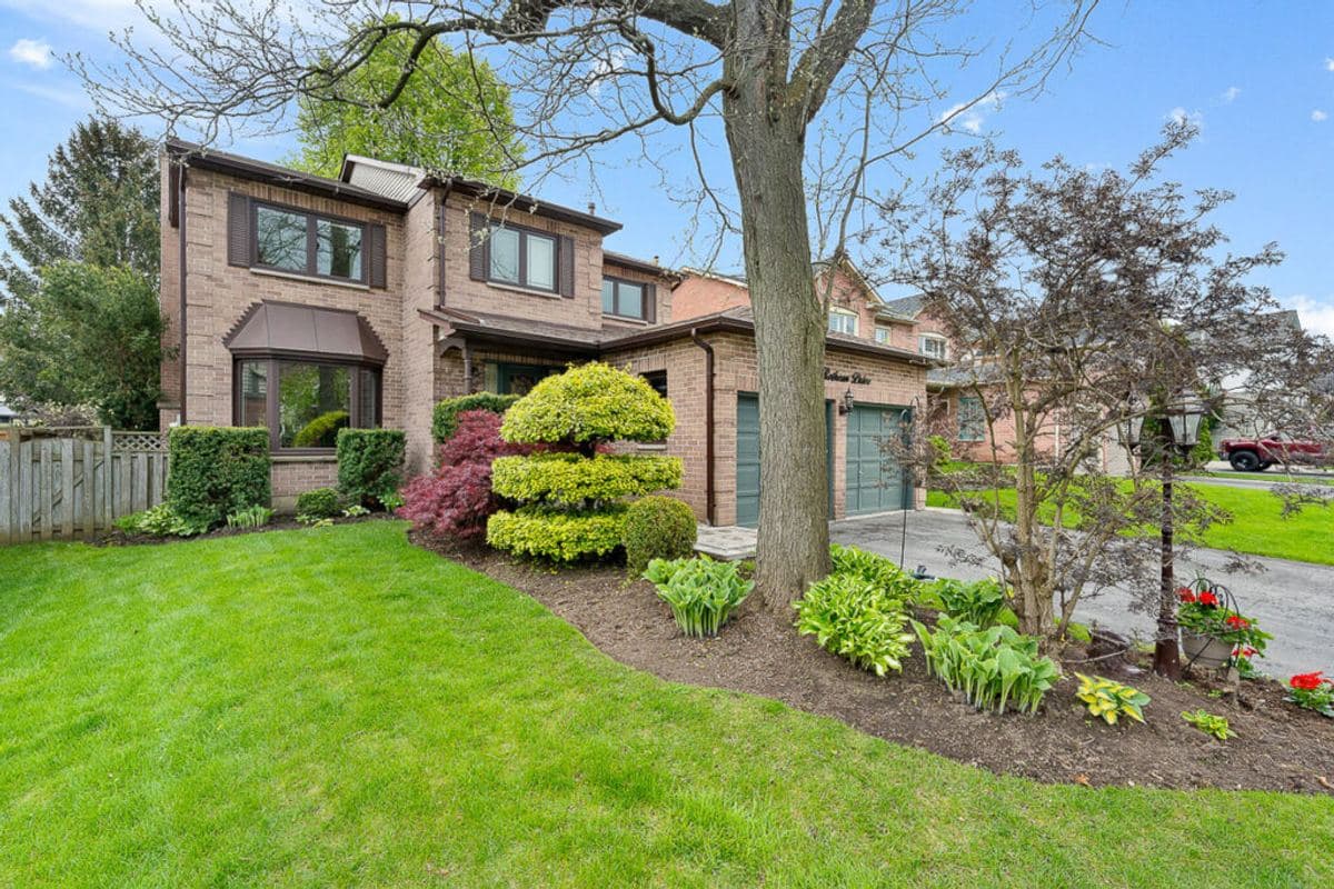 9 Rothean Dr