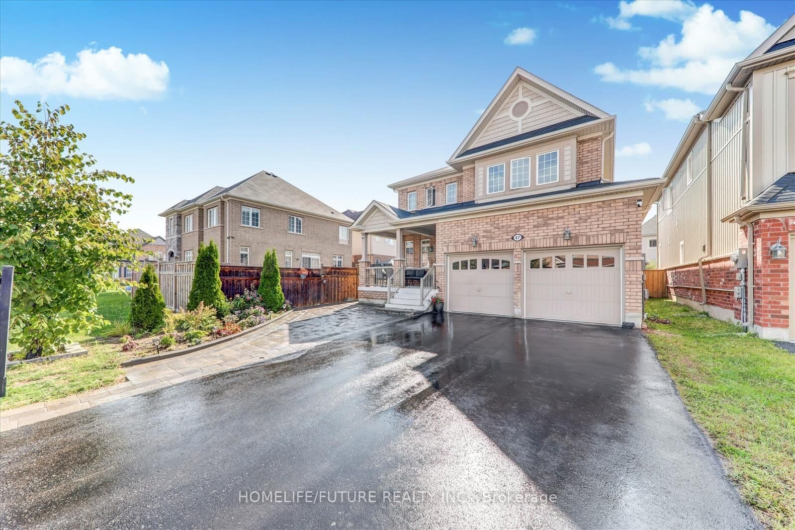 10 Henry Smith Ave, Bowmanville - Photo 3 of 35