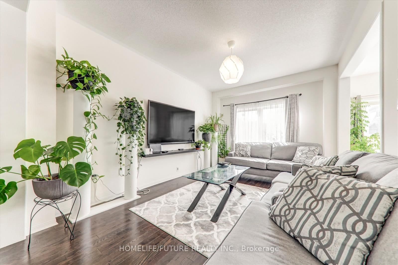10 Henry Smith Ave, Bowmanville - Photo 11 of 35