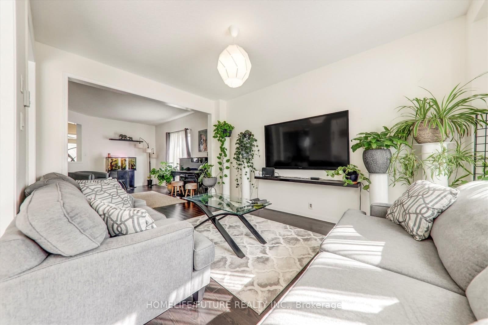 10 Henry Smith Ave, Bowmanville - Photo 13 of 35