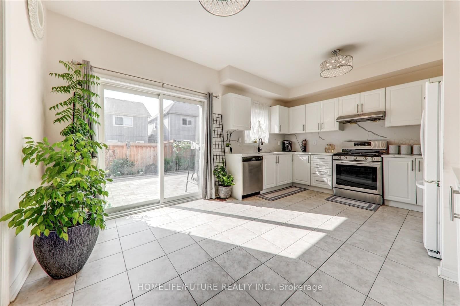 10 Henry Smith Ave, Bowmanville - Photo 14 of 35