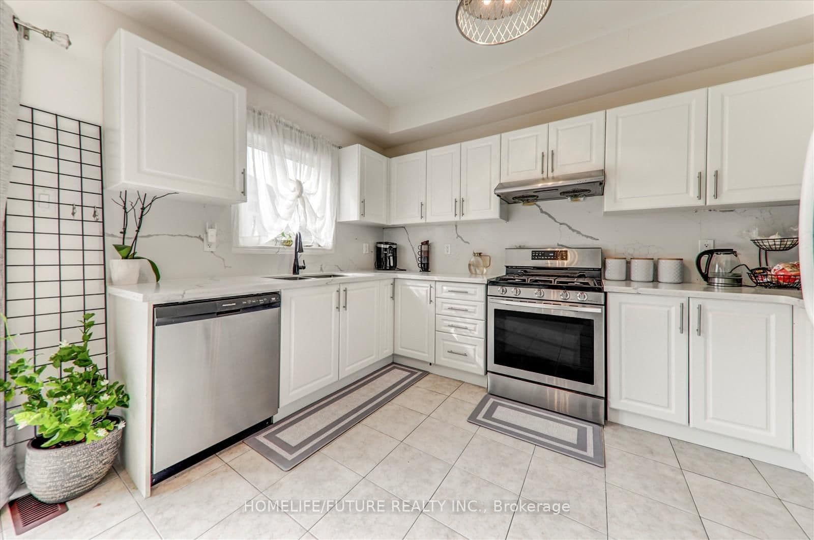 10 Henry Smith Ave, Bowmanville - Photo 16 of 35