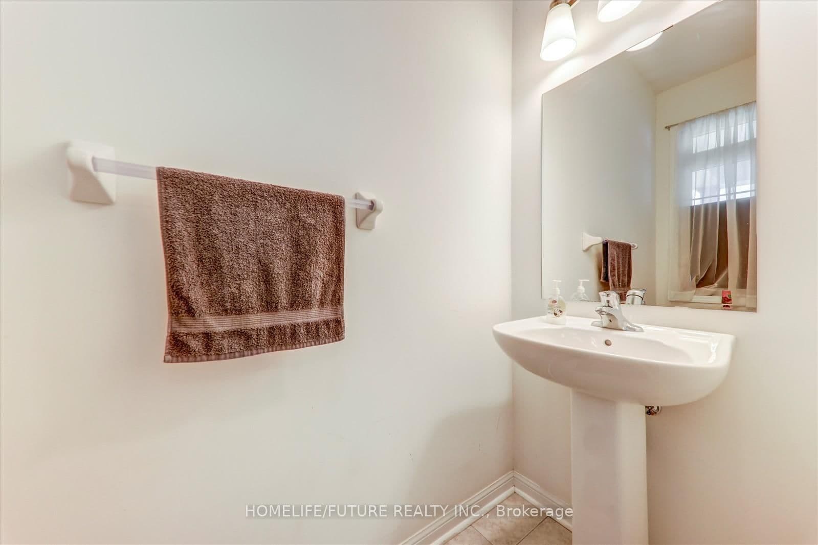 10 Henry Smith Ave, Bowmanville - Photo 18 of 35