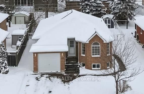 10 McGibbon Blvd, Lindsay - Photo 2 of 40