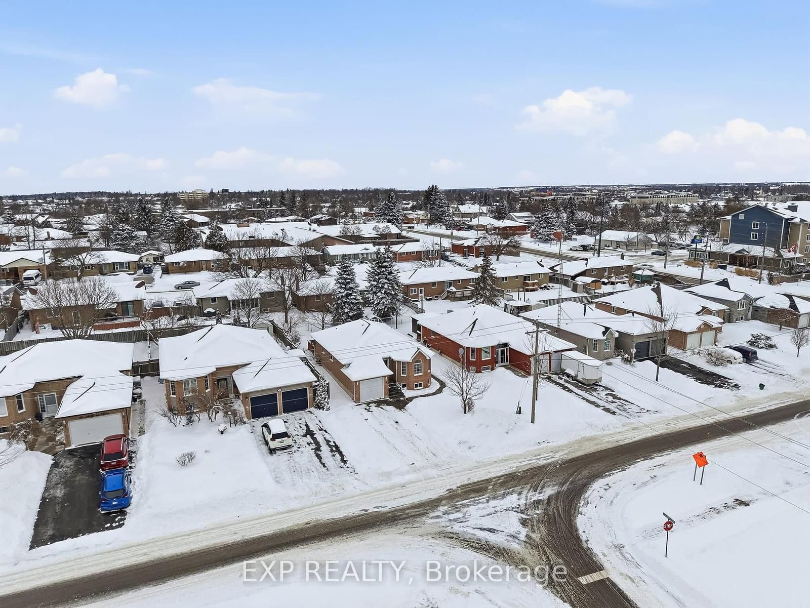 10 McGibbon Blvd, Lindsay - Photo 3 of 40