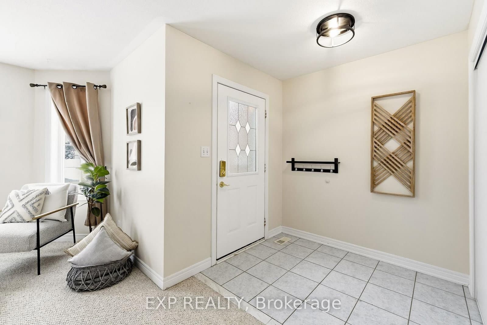 10 McGibbon Blvd, Lindsay - Photo 7 of 40