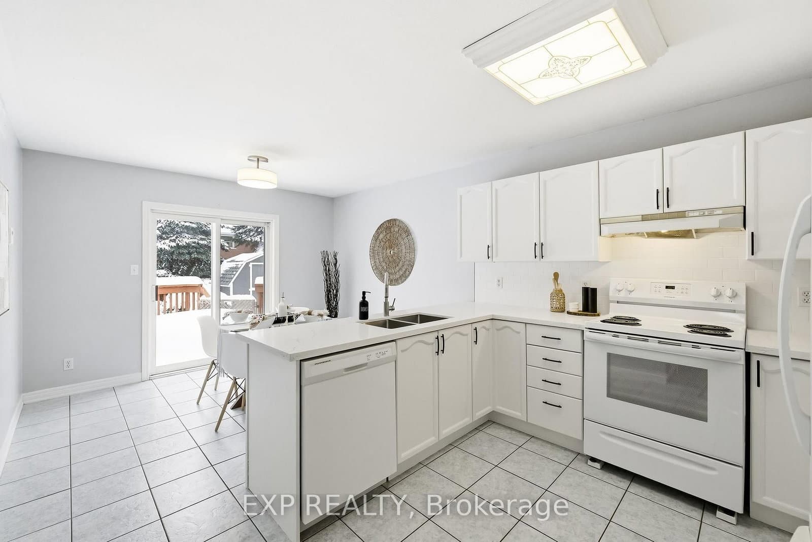 10 McGibbon Blvd, Lindsay - Photo 13 of 40