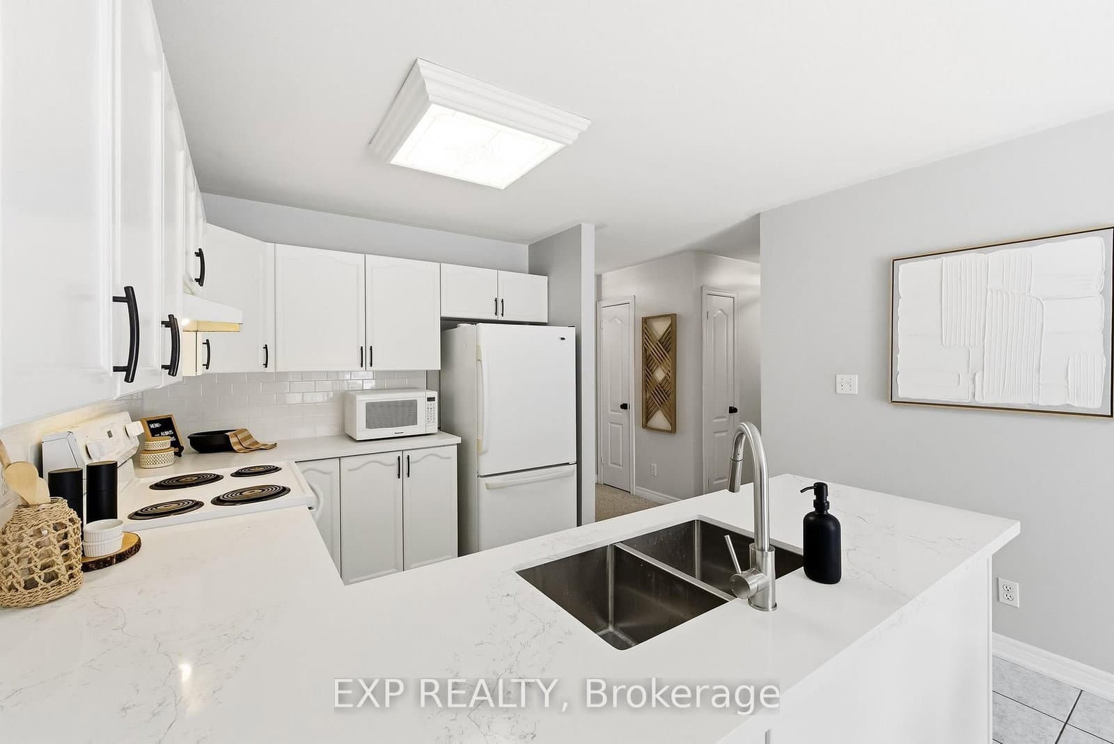 10 McGibbon Blvd, Lindsay - Photo 16 of 40