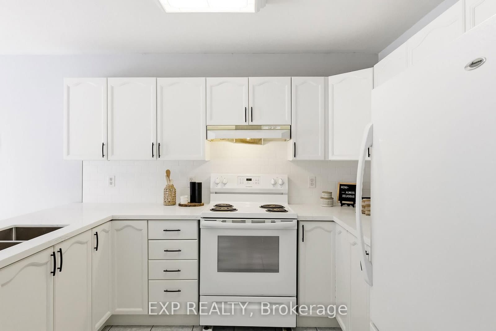 10 McGibbon Blvd, Lindsay - Photo 17 of 40