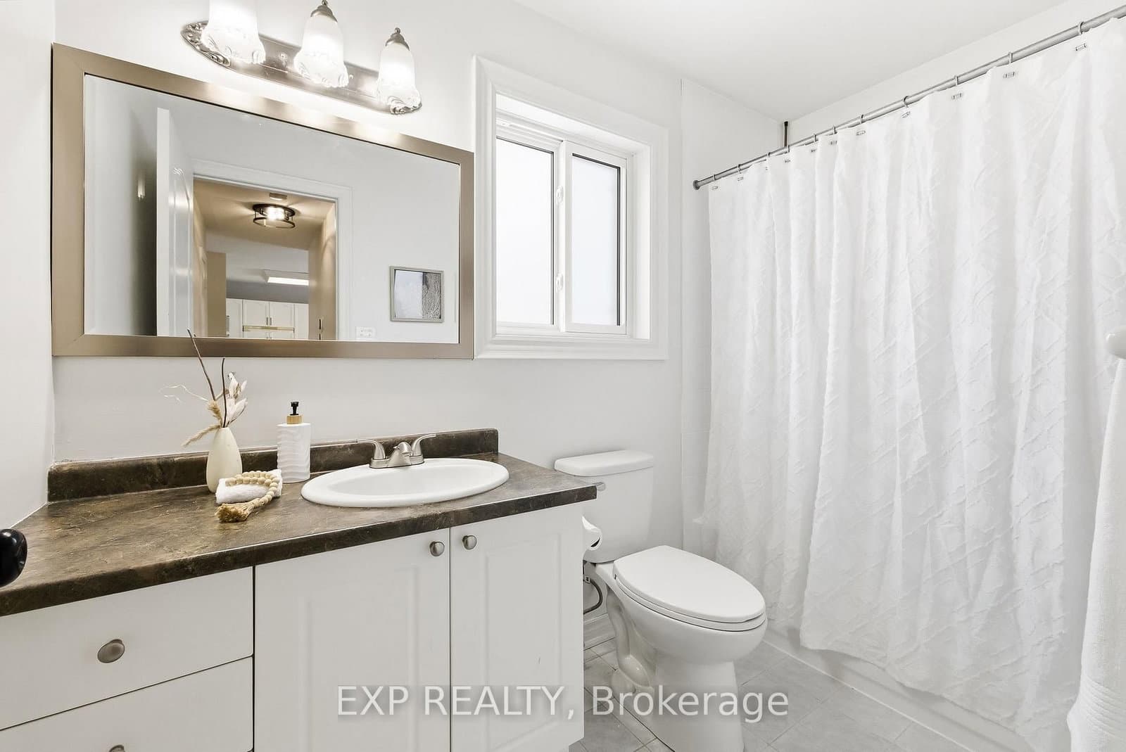 10 McGibbon Blvd, Lindsay - Photo 24 of 40