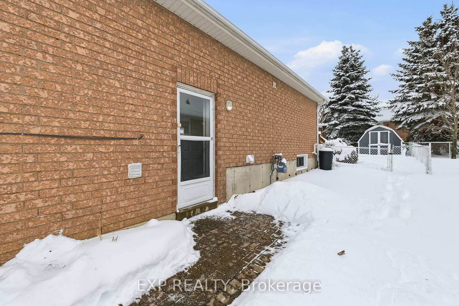10 McGibbon Blvd, Lindsay - Photo 26 of 40