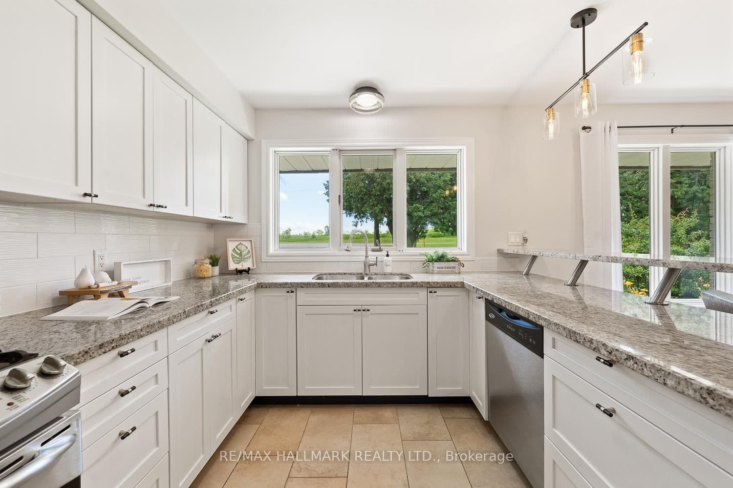 101 View Lake Road, Nestleton Station - Photo 8 of 40