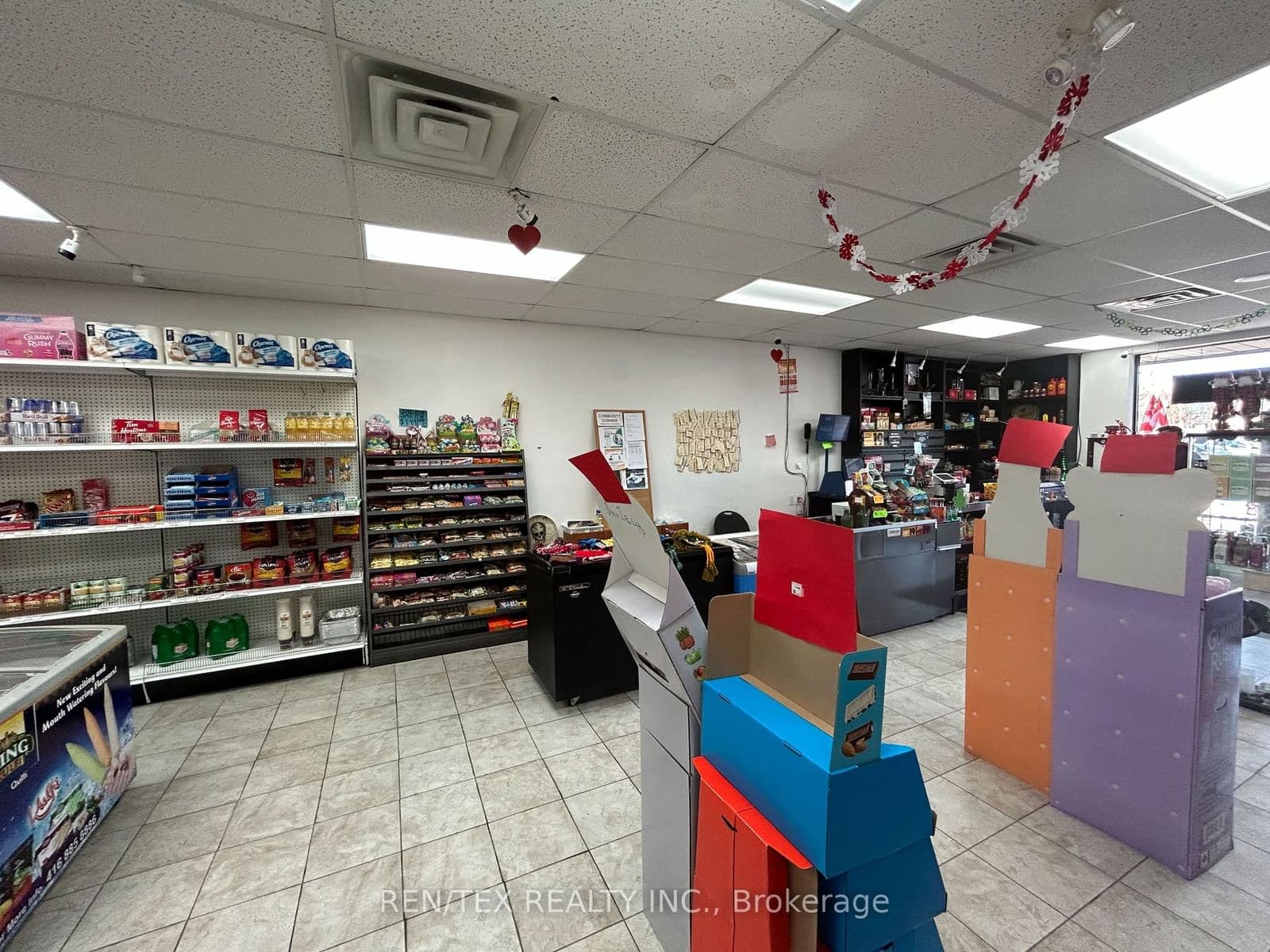 1044 King St E, Oshawa - Photo 5 of 6