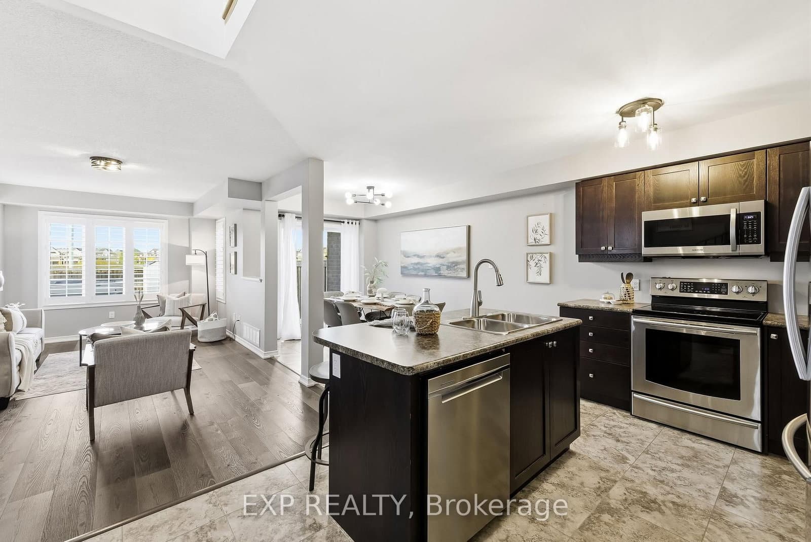 14 Westover Dr, Bowmanville - Photo 8 of 40