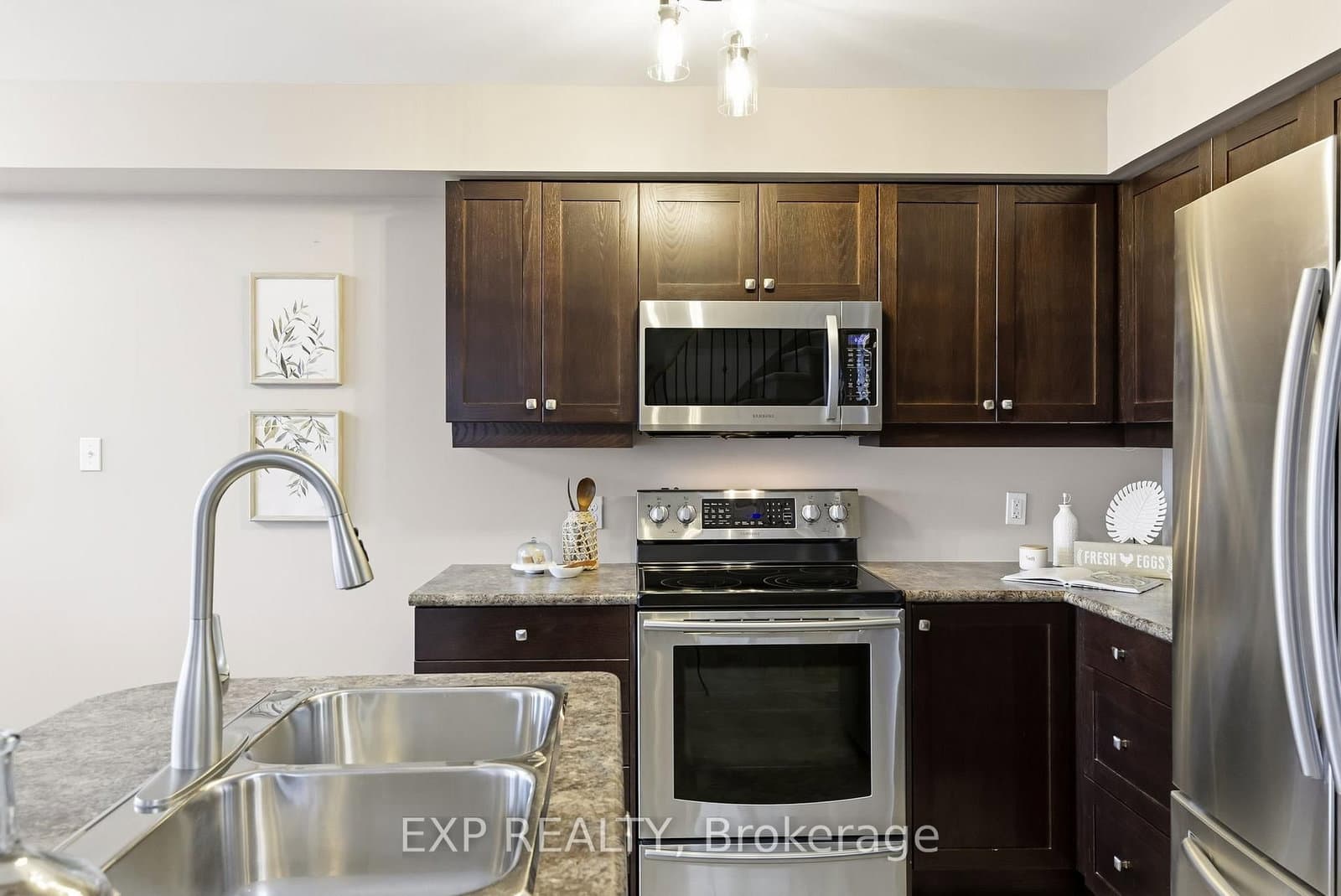 14 Westover Dr, Bowmanville - Photo 9 of 40
