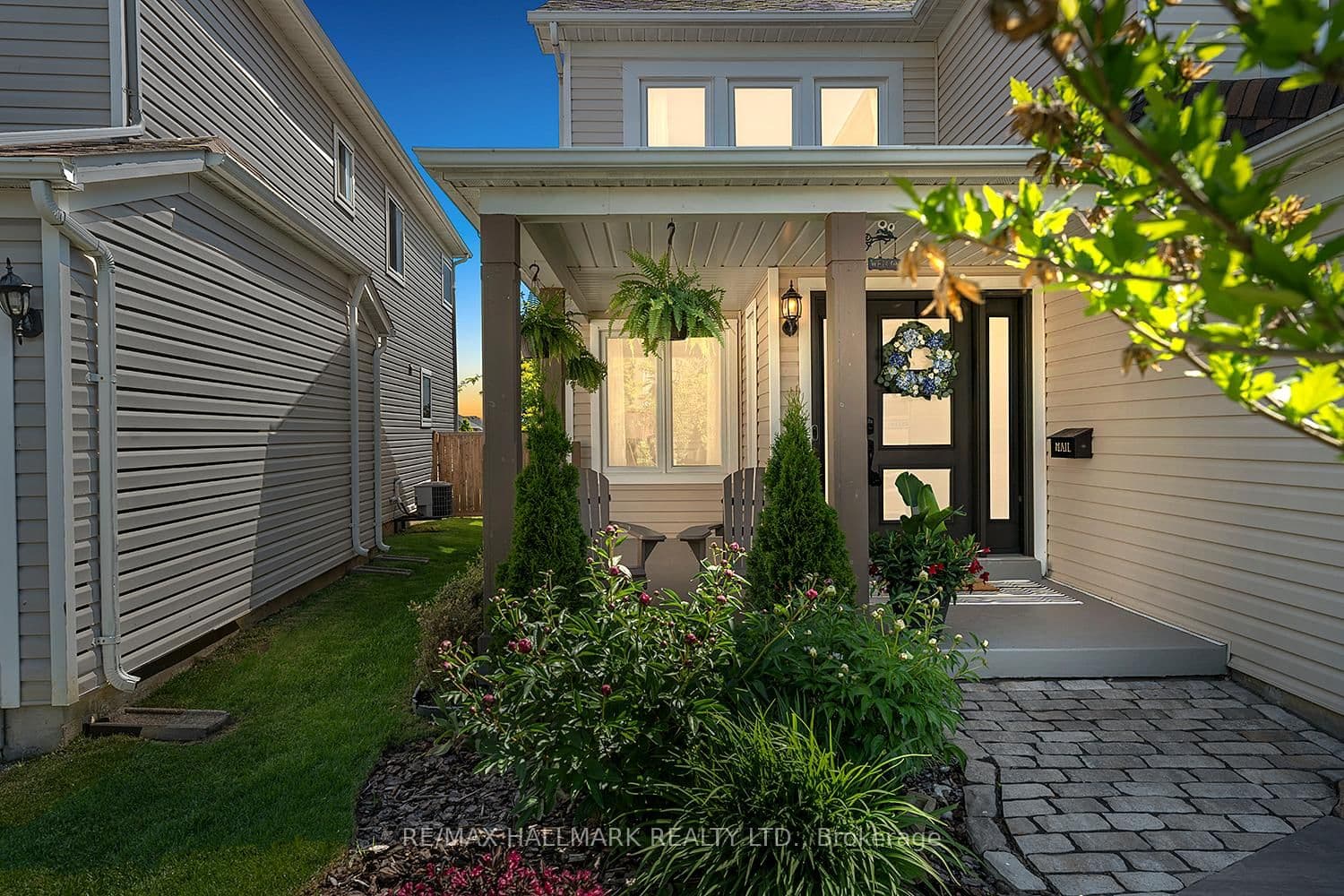 1581 Arborwood Dr, Oshawa - Photo 3 of 40