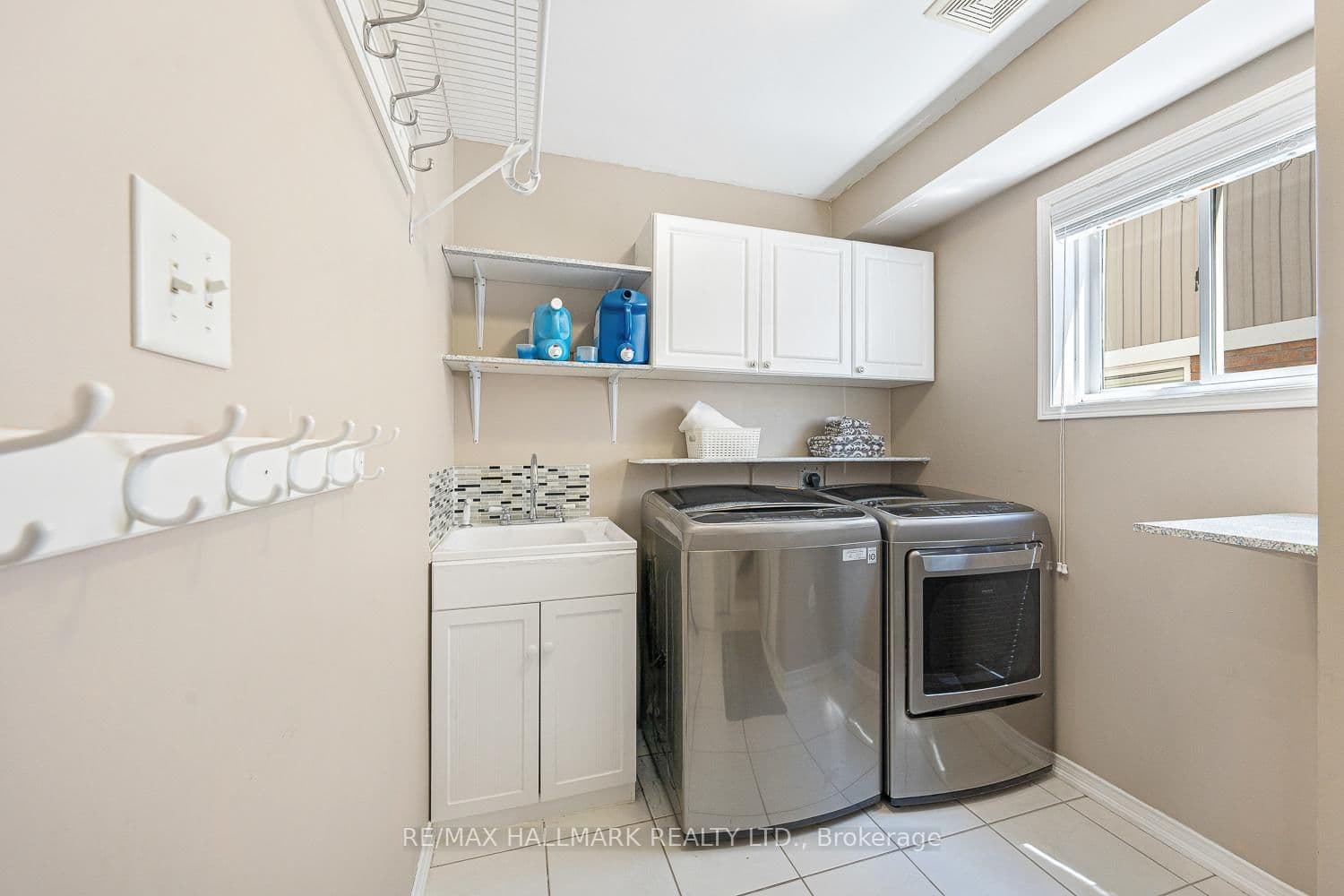 1581 Arborwood Dr, Oshawa - Photo 19 of 40