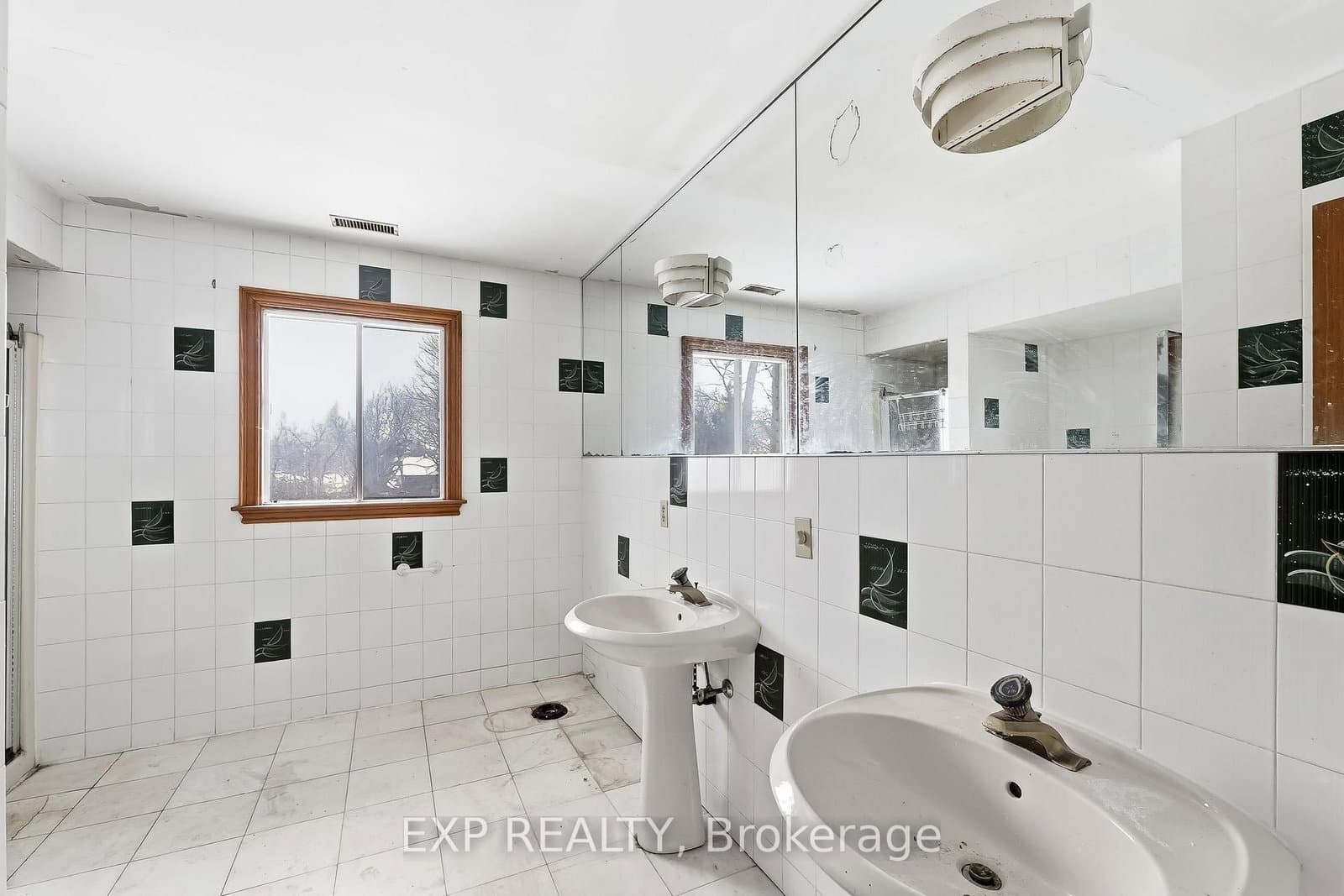 1622 Burns St E, Whitby - Photo 29 of 40