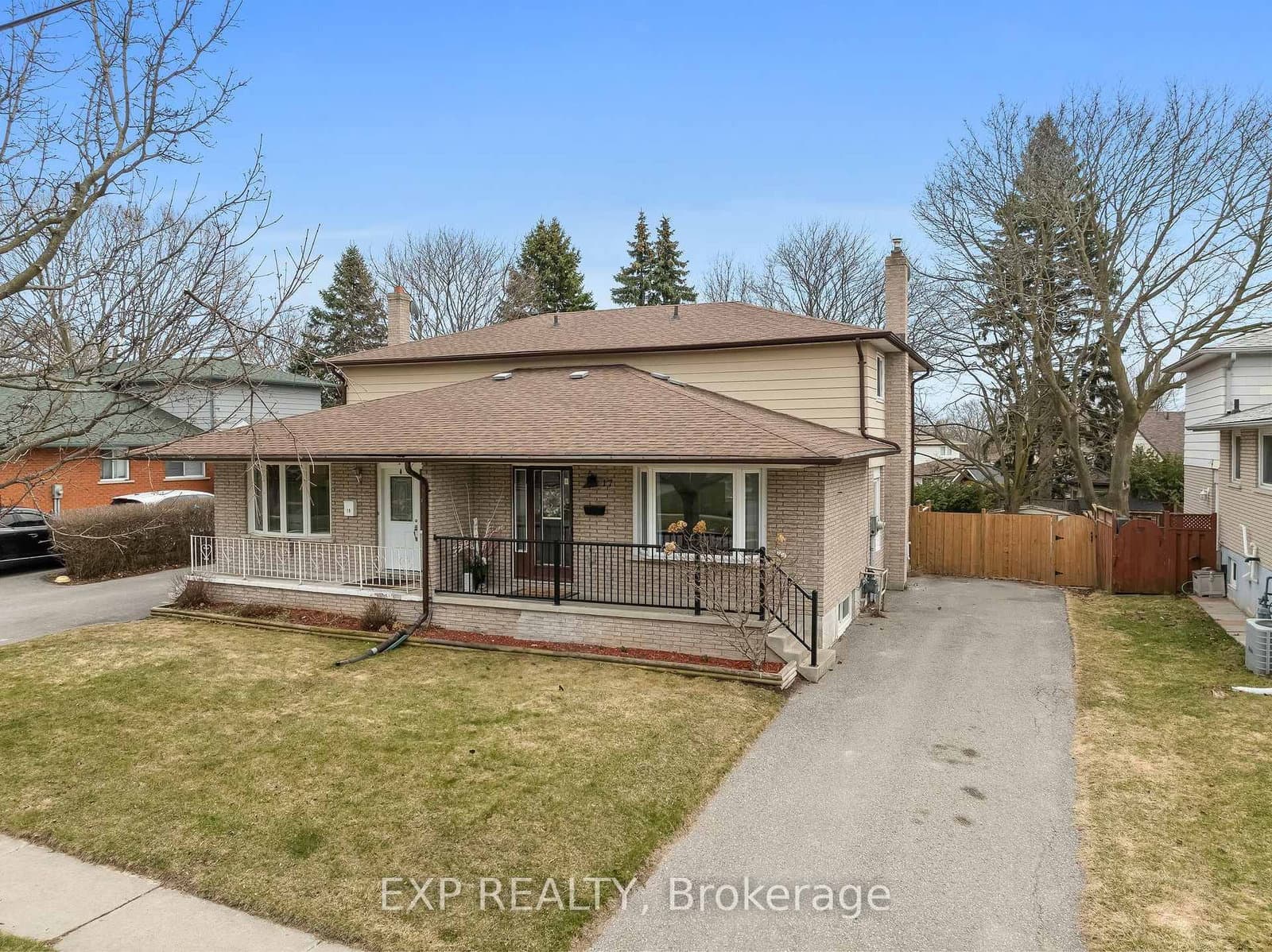 17 Lawrence Cres, Bowmanville - Photo 3 of 40