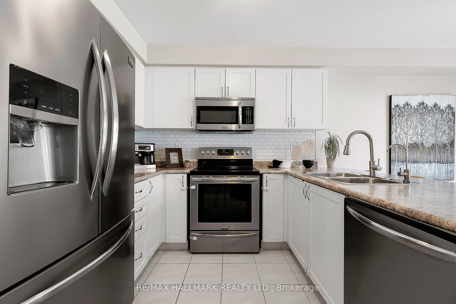 204 South Ocean Dr, Oshawa - Photo 13 of 40